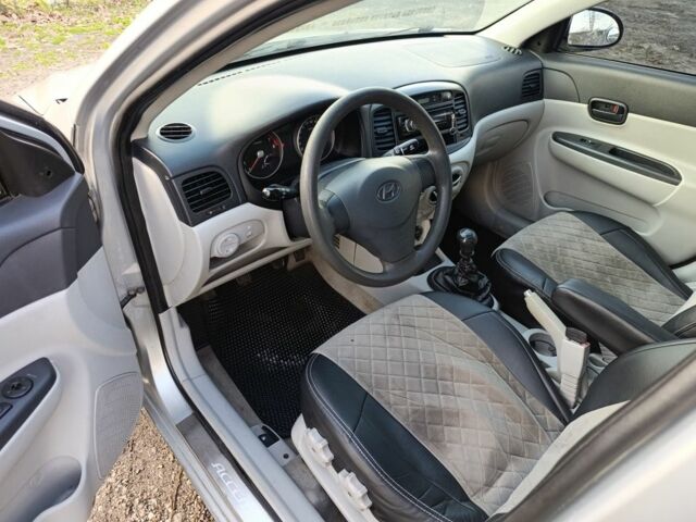 Сірий Хендай Акцент, об'ємом двигуна 1.4 л та пробігом 300 тис. км за 2800 $, фото 5 на Automoto.ua