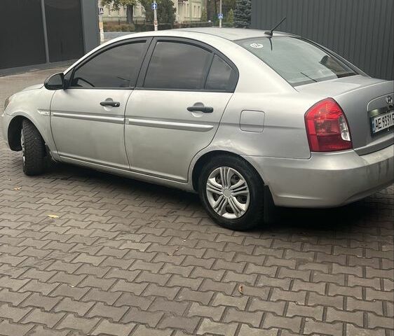 Серый Хендай Акцент, объемом двигателя 1.4 л и пробегом 269 тыс. км за 3500 $, фото 1 на Automoto.ua