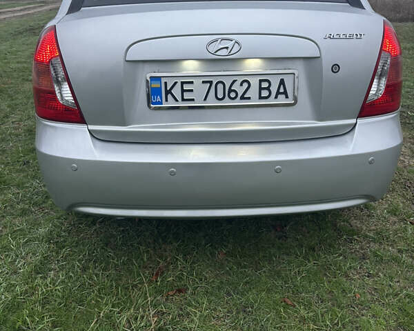 Серый Хендай Акцент, объемом двигателя 1.6 л и пробегом 251 тыс. км за 4799 $, фото 17 на Automoto.ua