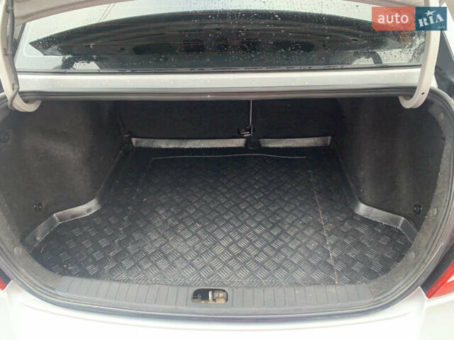 Серый Хендай Акцент, объемом двигателя 1.4 л и пробегом 263 тыс. км за 4800 $, фото 11 на Automoto.ua