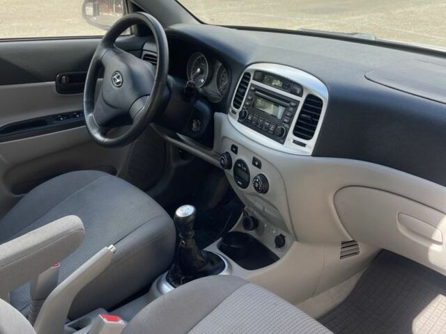 Сірий Хендай Акцент, об'ємом двигуна 1.6 л та пробігом 130 тис. км за 4500 $, фото 7 на Automoto.ua