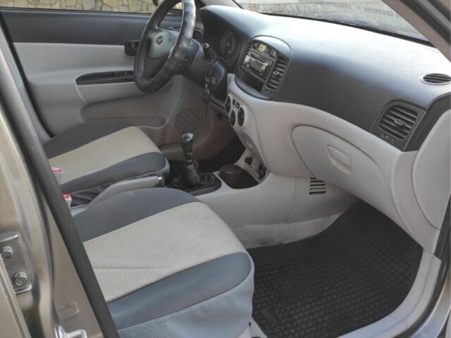 Сірий Хендай Акцент, об'ємом двигуна 1.4 л та пробігом 240 тис. км за 4650 $, фото 5 на Automoto.ua