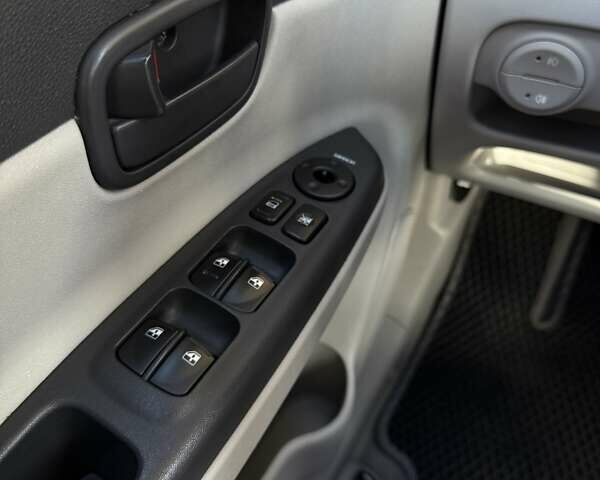 Сірий Хендай Акцент, об'ємом двигуна 1.4 л та пробігом 72 тис. км за 7500 $, фото 10 на Automoto.ua