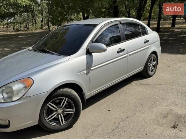 Серый Хендай Акцент, объемом двигателя 1.4 л и пробегом 450 тыс. км за 4800 $, фото 1 на Automoto.ua