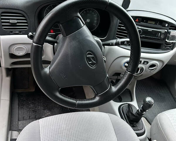 Серый Хендай Акцент, объемом двигателя 1.4 л и пробегом 207 тыс. км за 3850 $, фото 18 на Automoto.ua