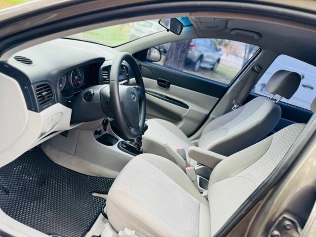 Серый Хендай Акцент, объемом двигателя 1.4 л и пробегом 165 тыс. км за 4950 $, фото 6 на Automoto.ua