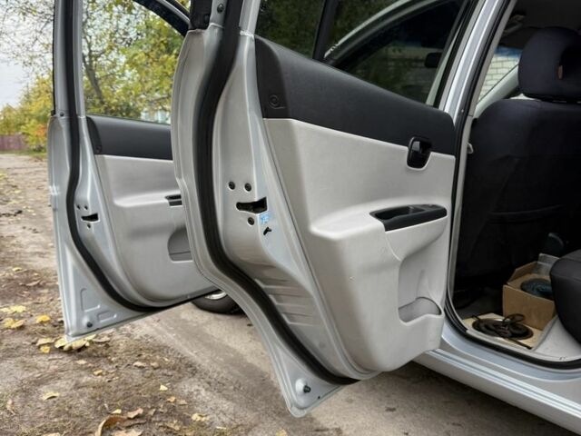 Серый Хендай Акцент, объемом двигателя 1.4 л и пробегом 200 тыс. км за 3500 $, фото 14 на Automoto.ua