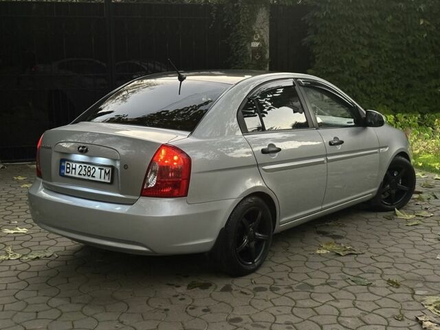 Серый Хендай Акцент, объемом двигателя 1.4 л и пробегом 200 тыс. км за 4990 $, фото 5 на Automoto.ua