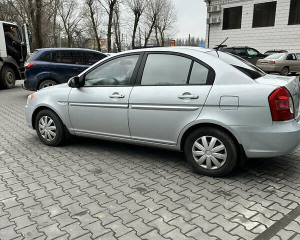 Серый Хендай Акцент, объемом двигателя 1.4 л и пробегом 207 тыс. км за 3850 $, фото 6 на Automoto.ua