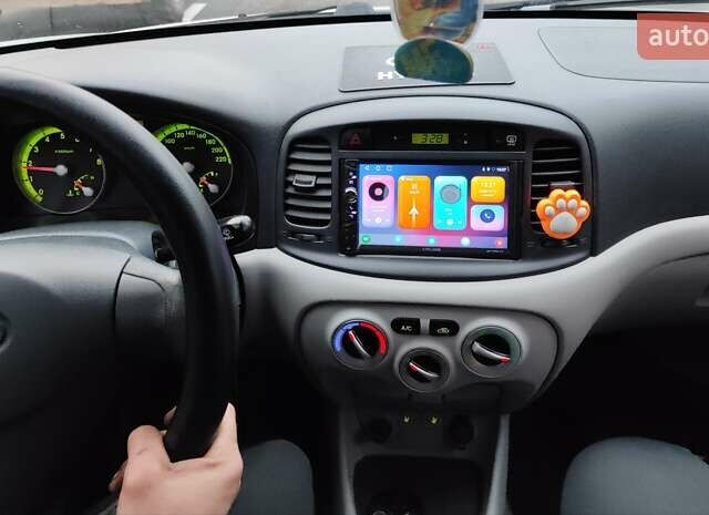 Сірий Хендай Акцент, об'ємом двигуна 1.4 л та пробігом 134 тис. км за 6200 $, фото 8 на Automoto.ua