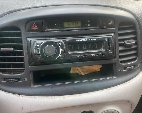 Серый Хендай Акцент, объемом двигателя 1.49 л и пробегом 143 тыс. км за 4000 $, фото 3 на Automoto.ua