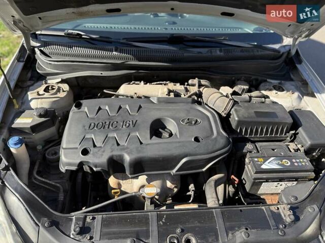 Сірий Хендай Акцент, об'ємом двигуна 1.6 л та пробігом 136 тис. км за 6300 $, фото 61 на Automoto.ua