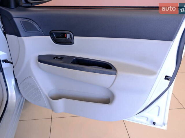 Серый Хендай Акцент, объемом двигателя 1.6 л и пробегом 55 тыс. км за 6900 $, фото 47 на Automoto.ua