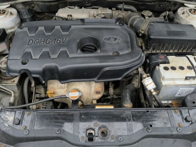 Серый Хендай Акцент, объемом двигателя 1.4 л и пробегом 120 тыс. км за 3600 $, фото 8 на Automoto.ua