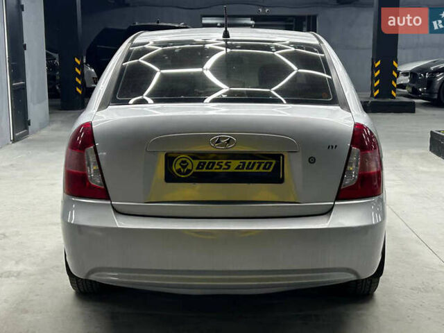 Серый Хендай Акцент, объемом двигателя 1.4 л и пробегом 168 тыс. км за 5200 $, фото 4 на Automoto.ua