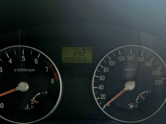 Серый Хендай Акцент, объемом двигателя 1.6 л и пробегом 208 тыс. км за 4000 $, фото 7 на Automoto.ua