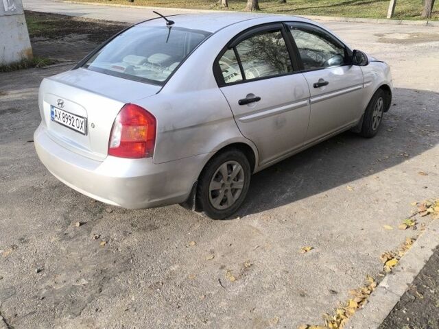 Серый Хендай Акцент, объемом двигателя 1.4 л и пробегом 120 тыс. км за 3600 $, фото 3 на Automoto.ua