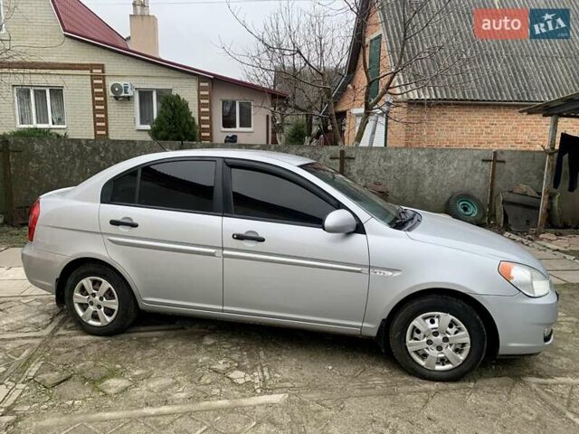 Серый Хендай Акцент, объемом двигателя 1.4 л и пробегом 144 тыс. км за 5300 $, фото 2 на Automoto.ua