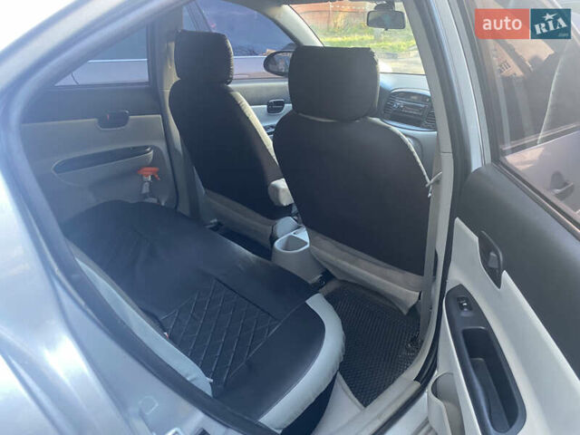 Серый Хендай Акцент, объемом двигателя 1.4 л и пробегом 153 тыс. км за 5300 $, фото 5 на Automoto.ua