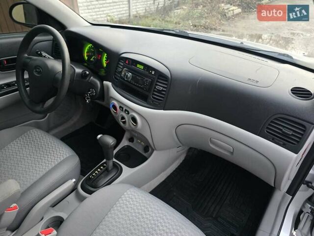 Серый Хендай Акцент, объемом двигателя 1.4 л и пробегом 82 тыс. км за 6600 $, фото 43 на Automoto.ua