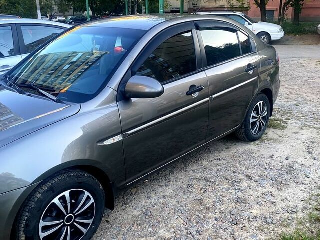 Серый Хендай Акцент, объемом двигателя 1.4 л и пробегом 230 тыс. км за 4800 $, фото 2 на Automoto.ua