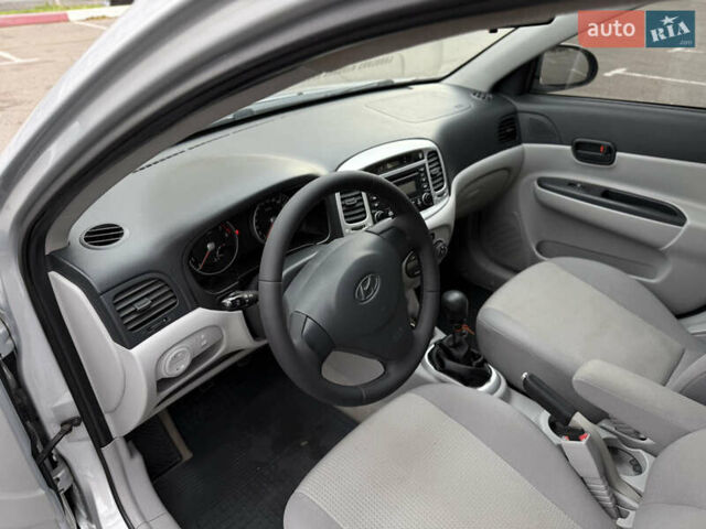 Серый Хендай Акцент, объемом двигателя 1.59 л и пробегом 140 тыс. км за 4999 $, фото 9 на Automoto.ua