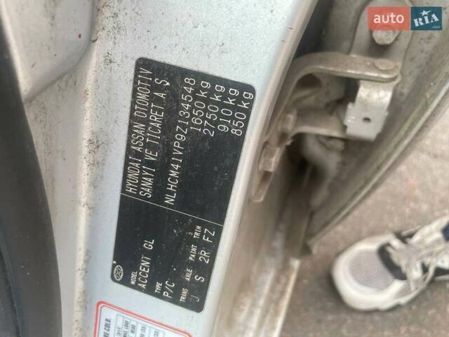 Серый Хендай Акцент, объемом двигателя 1.49 л и пробегом 143 тыс. км за 4000 $, фото 9 на Automoto.ua