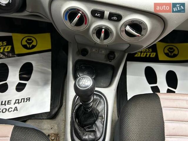 Серый Хендай Акцент, объемом двигателя 1.4 л и пробегом 168 тыс. км за 5200 $, фото 15 на Automoto.ua