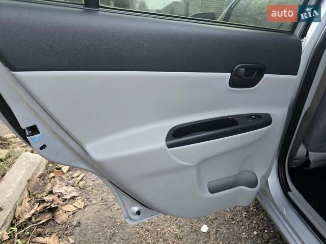 Серый Хендай Акцент, объемом двигателя 1.4 л и пробегом 82 тыс. км за 6600 $, фото 30 на Automoto.ua