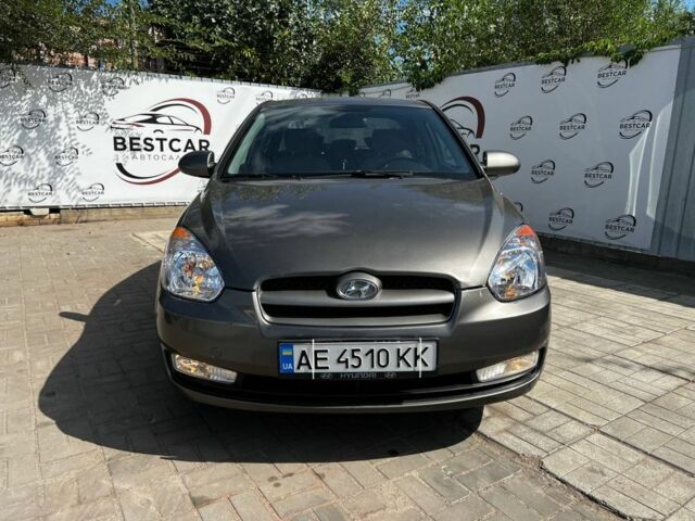 Сірий Хендай Акцент, об'ємом двигуна 1.6 л та пробігом 180 тис. км за 4800 $, фото 4 на Automoto.ua