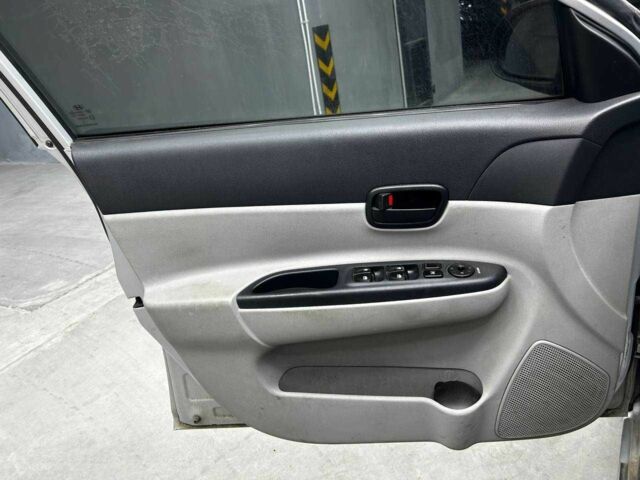 Серый Хендай Акцент, объемом двигателя 1.4 л и пробегом 168 тыс. км за 5200 $, фото 7 на Automoto.ua