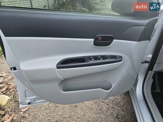 Серый Хендай Акцент, объемом двигателя 1.4 л и пробегом 82 тыс. км за 6600 $, фото 22 на Automoto.ua