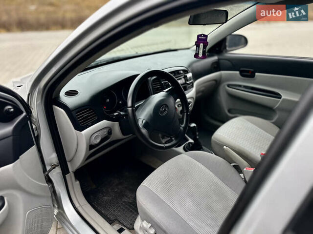 Серый Хендай Акцент, объемом двигателя 1.4 л и пробегом 312 тыс. км за 4150 $, фото 20 на Automoto.ua