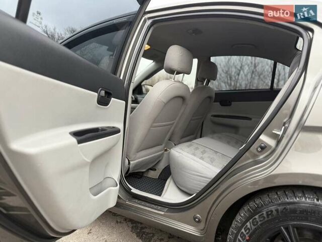 Серый Хендай Акцент, объемом двигателя 1.5 л и пробегом 251 тыс. км за 4500 $, фото 10 на Automoto.ua