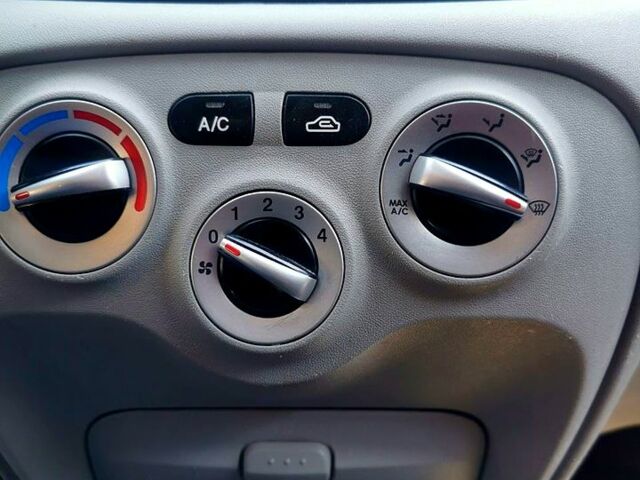 Сірий Хендай Акцент, об'ємом двигуна 1.4 л та пробігом 110 тис. км за 4800 $, фото 10 на Automoto.ua