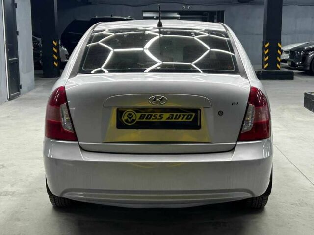 Серый Хендай Акцент, объемом двигателя 1.4 л и пробегом 168 тыс. км за 5200 $, фото 4 на Automoto.ua