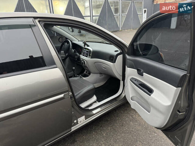 Серый Хендай Акцент, объемом двигателя 1.4 л и пробегом 122 тыс. км за 4500 $, фото 8 на Automoto.ua