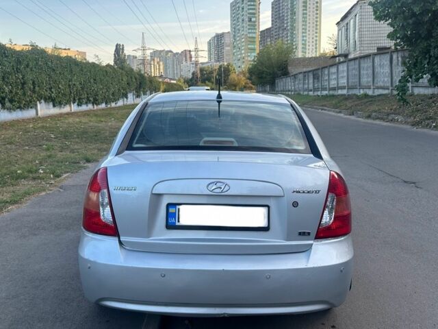 Серый Хендай Акцент, объемом двигателя 1.6 л и пробегом 191 тыс. км за 3690 $, фото 3 на Automoto.ua