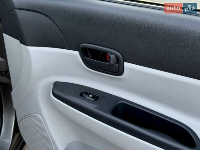 Сірий Хендай Акцент, об'ємом двигуна 1.4 л та пробігом 138 тис. км за 5600 $, фото 43 на Automoto.ua