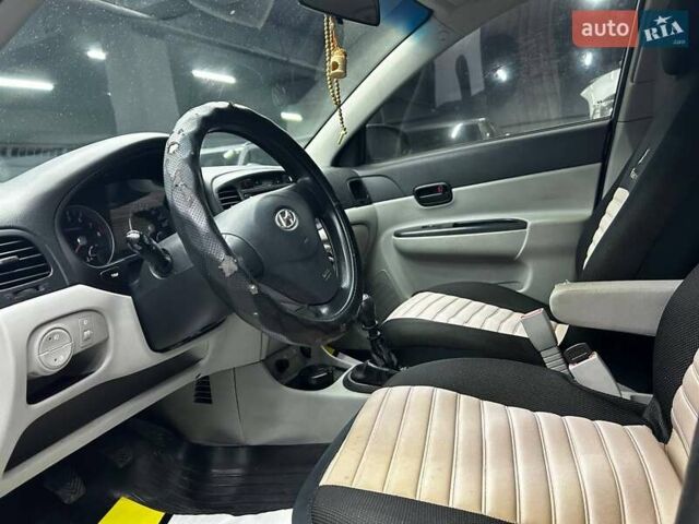 Серый Хендай Акцент, объемом двигателя 1.4 л и пробегом 168 тыс. км за 5200 $, фото 8 на Automoto.ua