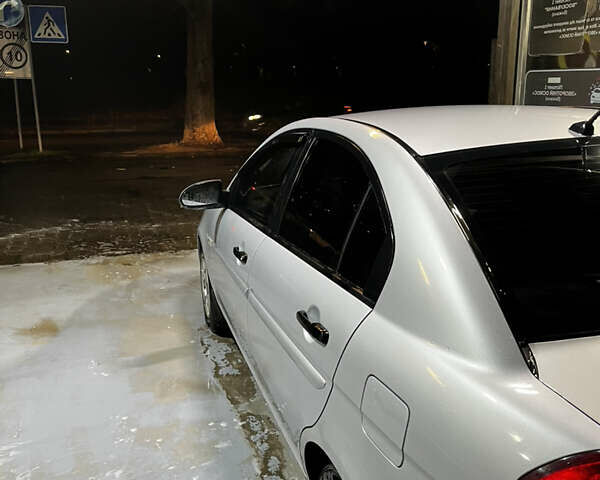 Серый Хендай Акцент, объемом двигателя 1.4 л и пробегом 140 тыс. км за 5199 $, фото 6 на Automoto.ua