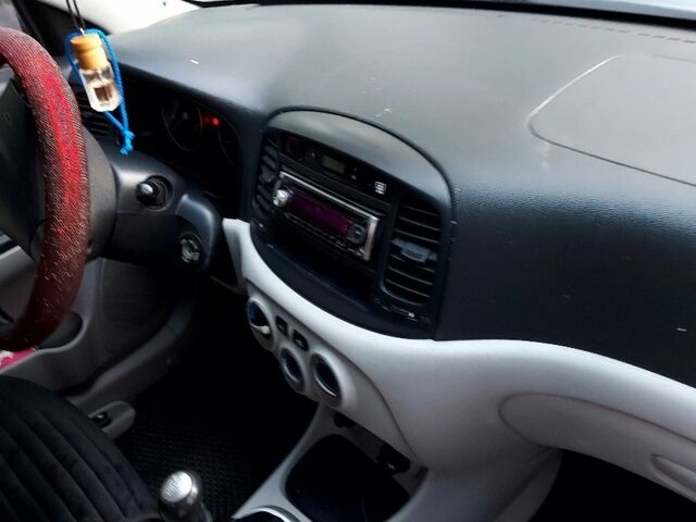 Серый Хендай Акцент, объемом двигателя 1.4 л и пробегом 192 тыс. км за 3950 $, фото 11 на Automoto.ua