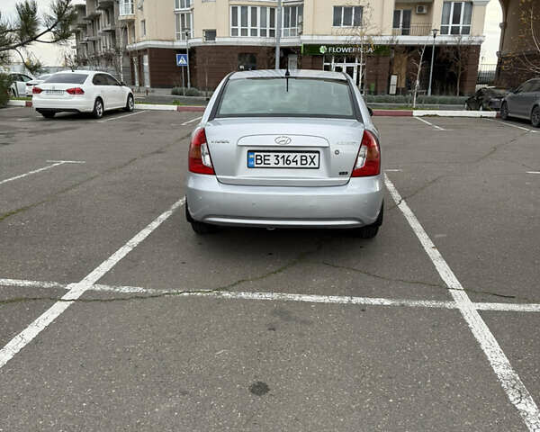 Серый Хендай Акцент, объемом двигателя 1.59 л и пробегом 140 тыс. км за 4999 $, фото 3 на Automoto.ua