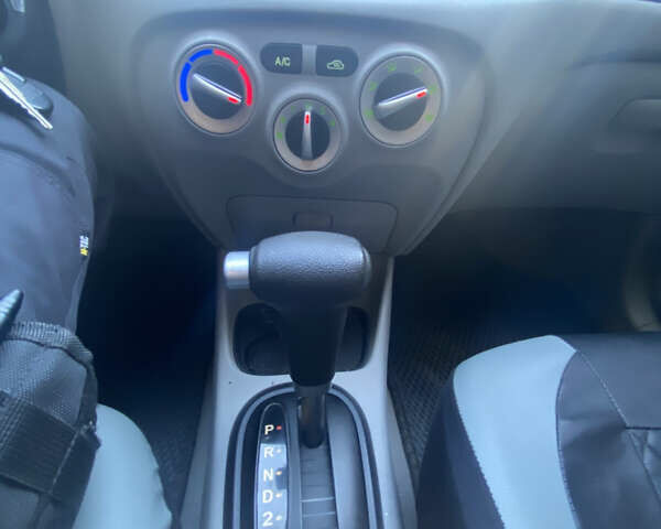 Серый Хендай Акцент, объемом двигателя 1.4 л и пробегом 153 тыс. км за 5300 $, фото 10 на Automoto.ua