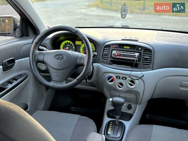 Сірий Хендай Акцент, об'ємом двигуна 1.4 л та пробігом 138 тис. км за 5600 $, фото 53 на Automoto.ua