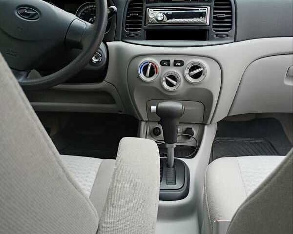 Сірий Хендай Акцент, об'ємом двигуна 1.4 л та пробігом 73 тис. км за 5995 $, фото 19 на Automoto.ua