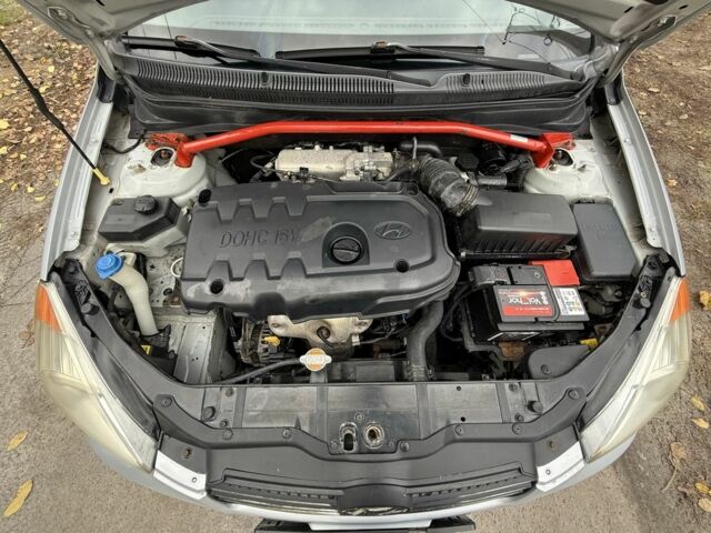 Серый Хендай Акцент, объемом двигателя 1.4 л и пробегом 200 тыс. км за 3500 $, фото 22 на Automoto.ua