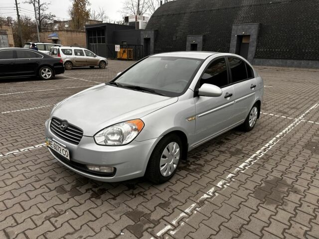 Серый Хендай Акцент, объемом двигателя 1.4 л и пробегом 327 тыс. км за 4500 $, фото 1 на Automoto.ua