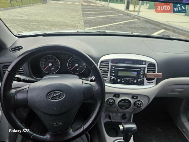 Серый Хендай Акцент, объемом двигателя 1.6 л и пробегом 201 тыс. км за 5300 $, фото 4 на Automoto.ua