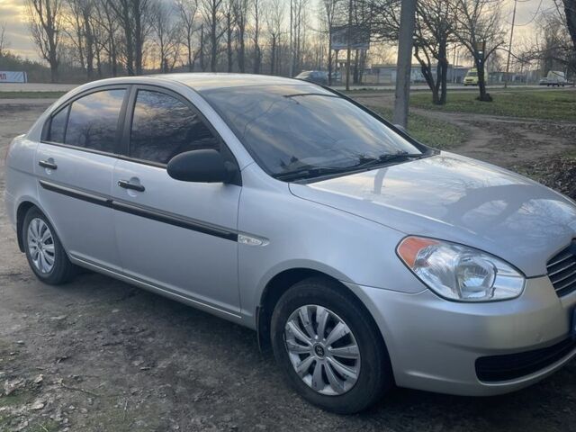 Серый Хендай Акцент, объемом двигателя 1.4 л и пробегом 168 тыс. км за 5000 $, фото 1 на Automoto.ua